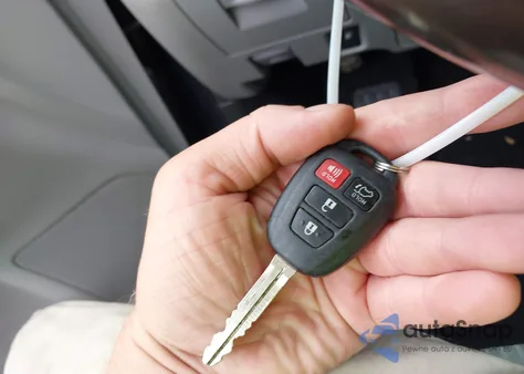 2018 Toyota Highlander Le Plus from USA, damaged, VIN 5TDBZRFH3JS878598